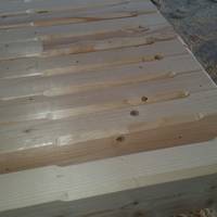 Holzkonstruktion für die Waldhütte